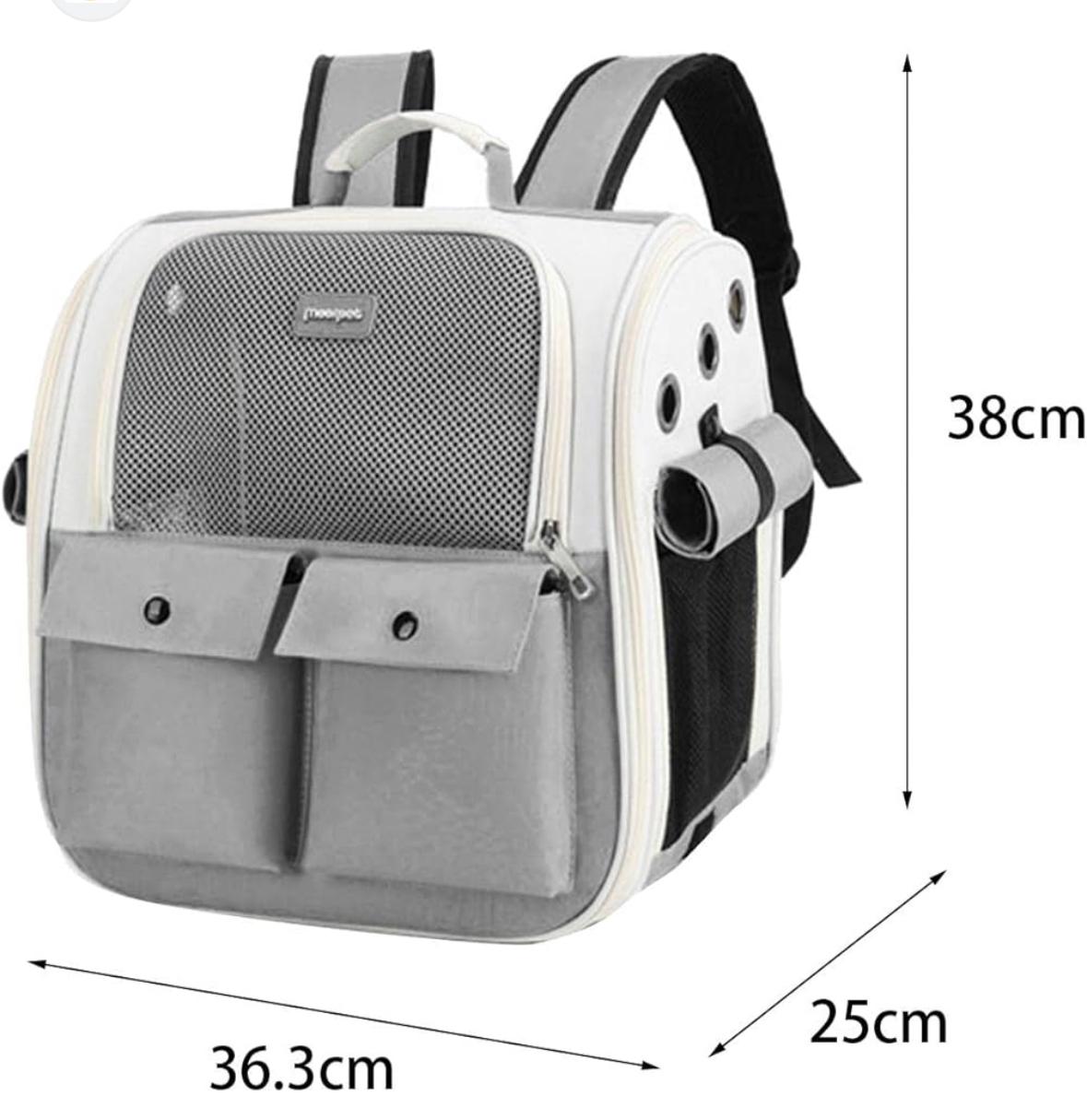 Square suitcase for carrying pets